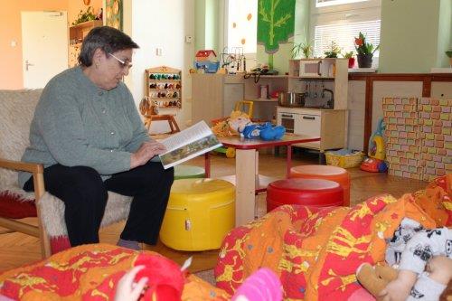 Pohádkové čtení v MŠ s babičkami 2  
