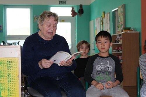 Pohádkové čtení v MŠ s babičkami 33  