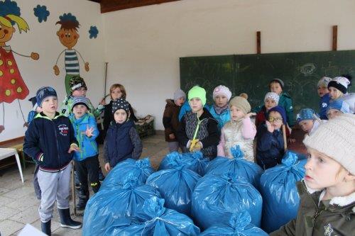 Uzamykání zahrady se skřítkem "Podzimníčkem". Environmentální výchova na zahradě naší školy. 28  