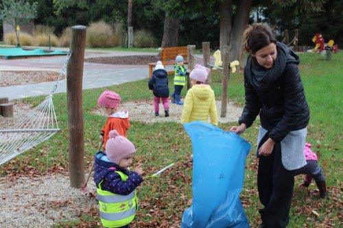 Uzamykání zahrady se skřítkem "Podzimníčkem". Environmentální výchova na zahradě naší školy. 12  