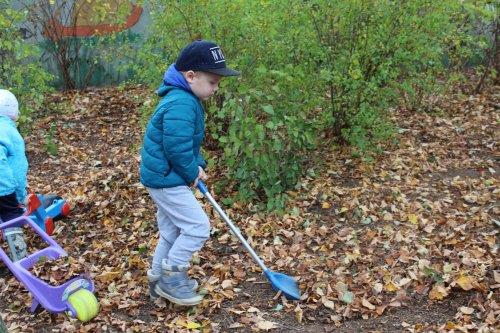 Uzamykání zahrady se skřítkem "Podzimníčkem". Environmentální výchova na zahradě naší školy. 16  