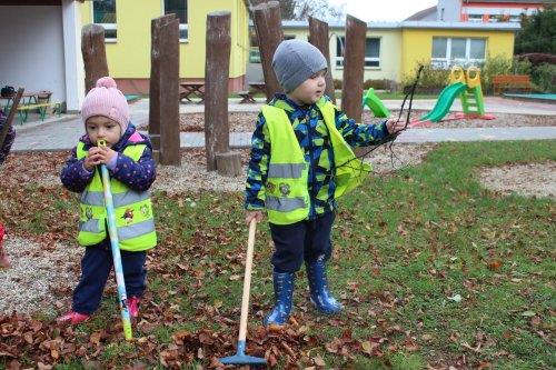 Uzamykání zahrady se skřítkem "Podzimníčkem". Environmentální výchova na zahradě naší školy. 6  