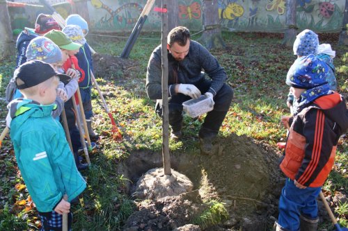 Zamykání zahrady se skřítkem Podzimníčkem. 2  