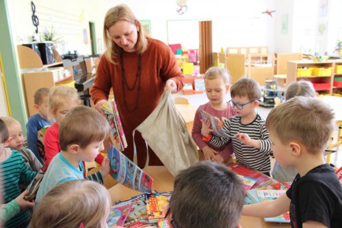 Návštěva Ing. P .Papayové z knihovny u nás v MŠ 14  