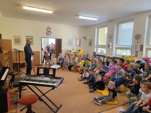 KONCERT ŽÁKŮ A UČITELŮ ZUŠ BORŠICE V MATEŘSKÉ ŠKOLE 6  