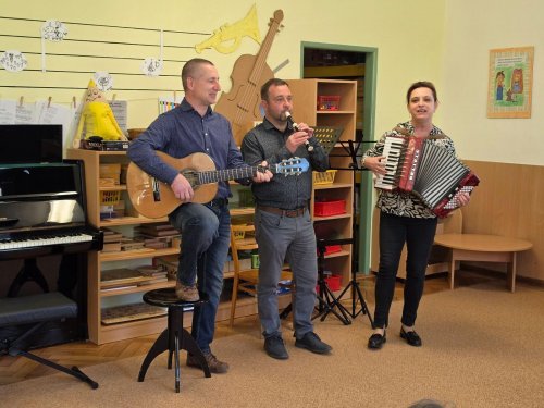 KONCERT ŽÁKŮ A UČITELŮ ZUŠ BORŠICE V MATEŘSKÉ ŠKOLE 26  