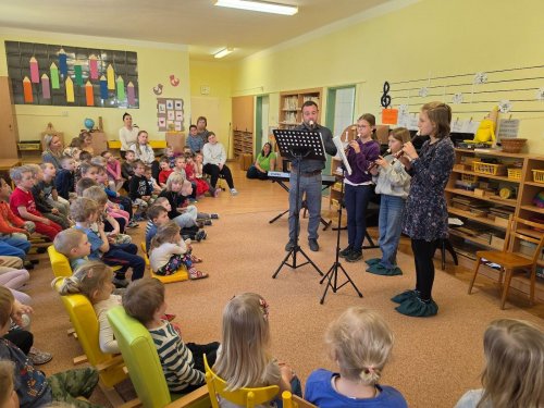 KONCERT ŽÁKŮ A UČITELŮ ZUŠ BORŠICE V MATEŘSKÉ ŠKOLE 1  