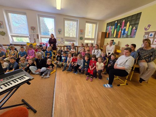 KONCERT ŽÁKŮ A UČITELŮ ZUŠ BORŠICE V MATEŘSKÉ ŠKOLE 18  