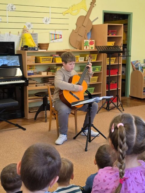 KONCERT ŽÁKŮ A UČITELŮ ZUŠ BORŠICE V MATEŘSKÉ ŠKOLE 3  