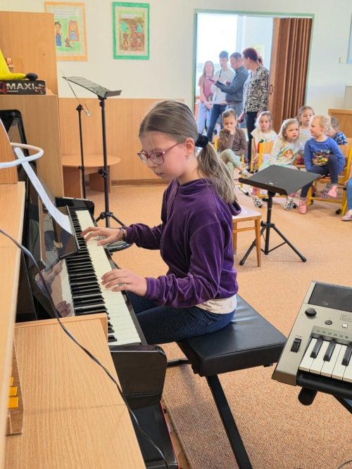 KONCERT ŽÁKŮ A UČITELŮ ZUŠ BORŠICE V MATEŘSKÉ ŠKOLE 9  