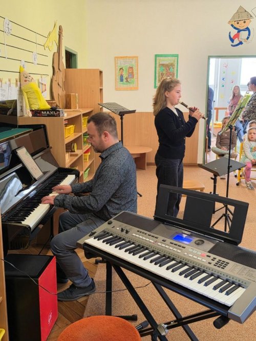 KONCERT ŽÁKŮ A UČITELŮ ZUŠ BORŠICE V MATEŘSKÉ ŠKOLE 10  