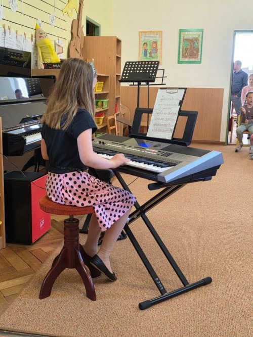 KONCERT ŽÁKŮ A UČITELŮ ZUŠ BORŠICE V MATEŘSKÉ ŠKOLE 24  