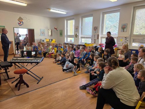 KONCERT ŽÁKŮ A UČITELŮ ZUŠ BORŠICE V MATEŘSKÉ ŠKOLE 12  