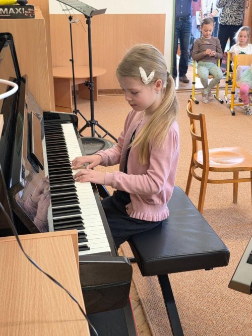 KONCERT ŽÁKŮ A UČITELŮ ZUŠ BORŠICE V MATEŘSKÉ ŠKOLE 8  